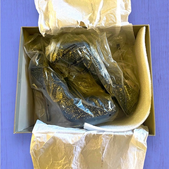 New Never Worn BCBG MAXAZRIA Heel - Peacock - BLK/Royal Blue Suede - Size 6.5 - Picture 8 of 8